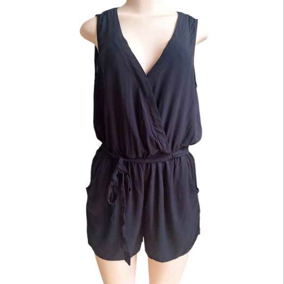 Bebop Be You Be Free Black Sleeveless Rayon Belted Romper, Size Large - Picture 2 of 9